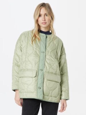 TOMMY HILFIGER BETWEEN SEASONS